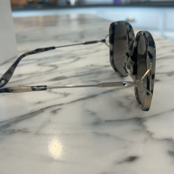 Givenchy Sunglasses - Picture 6 of 6